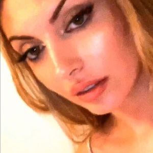 Meet your Posher, Dina